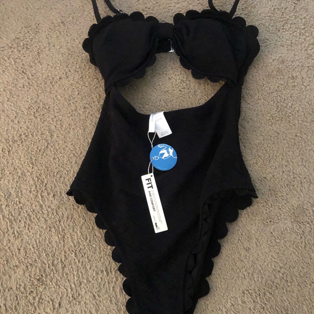 Cupshe Scalloped knotted front swimsuit